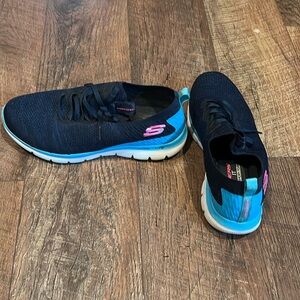 WOMENS SKETCHER KNIT SNEAKER